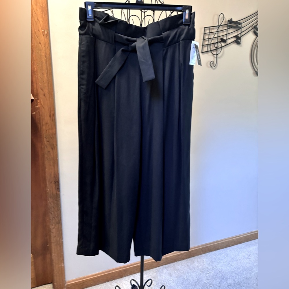 NWT Lord & Taylor stunning 2omen's Black Wide-Leg Pants with Tie Waist back zip